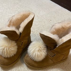 Ugg Boots for girls. Size 1 Pompom boot with thick linen. Gently used.